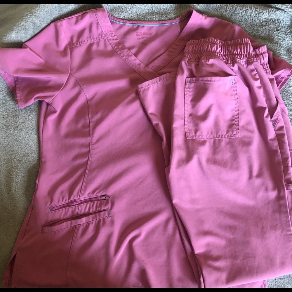 Lilac scrub set